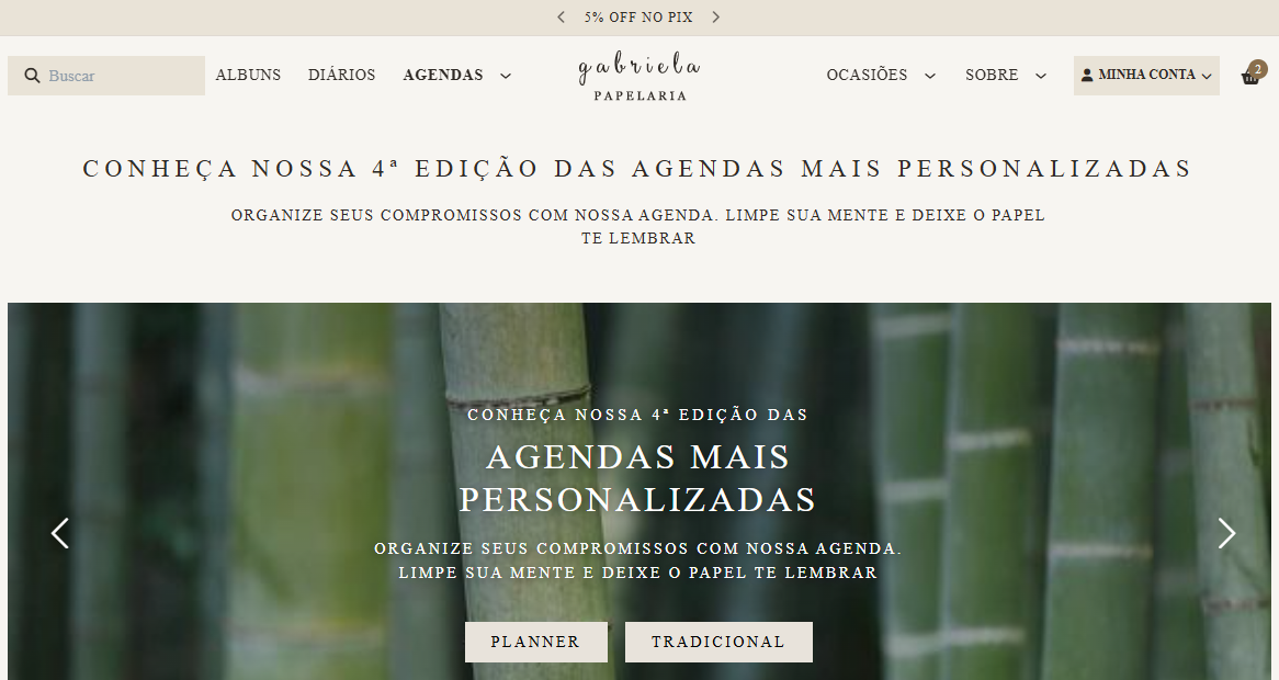 ambiente de e-commerce com tipografia elegante e composição limpa